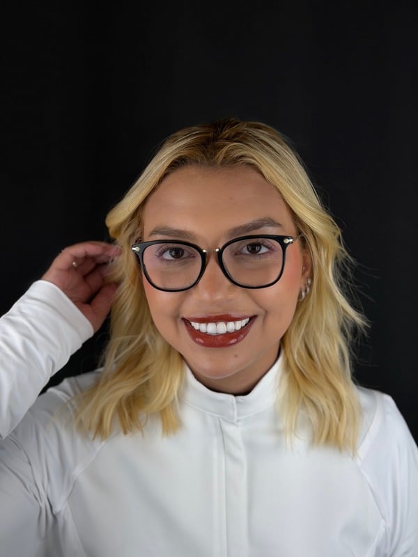 Dra. Lara Isabella em retrato complementar